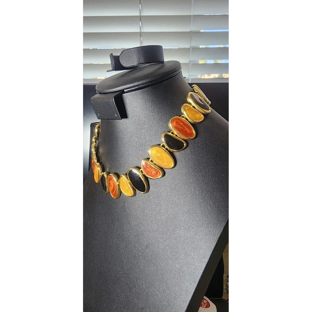 Vintage Gold Tone Enamel Pebble Link Collar Necklace Orange Amber Black - Picture 3 of 6